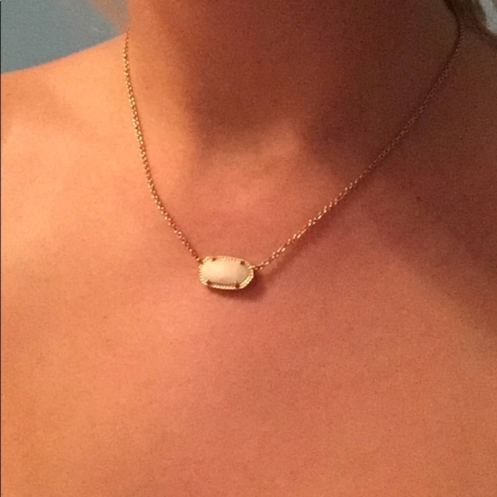 Kendra Scott necklace